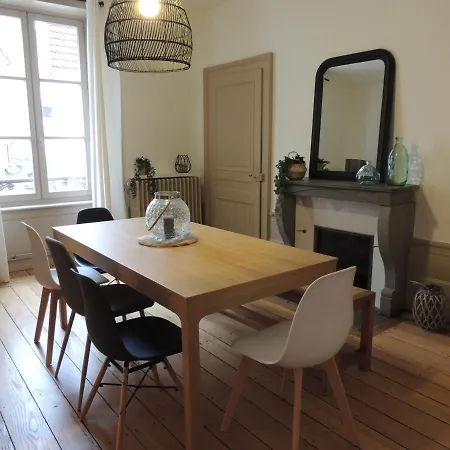 Le Breuil - Spacieux, Chaleureux, Emplacement Ideal Apartment Vesoul